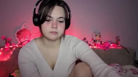 Snapshot of momomochi_ chatting on March 12, 7:53 pm Momo online show from March 12, 7:53 pm