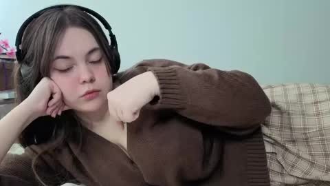 Snapshot of momomochi_ chatting on March 23, 12:03 am Momo online show from March 23, 12:03 am