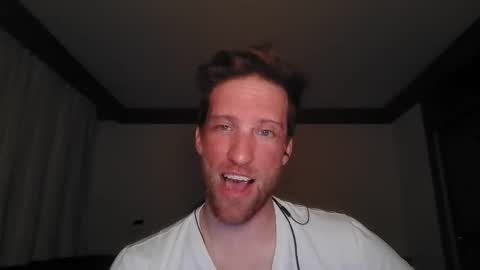 Snapshot of moms_little_monster chatting on November 6, 8:10 pm moms_little_monster online show from November 6, 8:10 pm