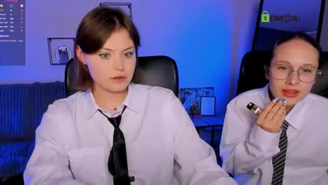 Mona  online show from October 3, 7:11 pm