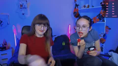 Mona  online show from October 28, 8:11 pm