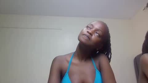 Snapshot of mona_luv1 chatting on September 18, 12:29 pm Mona online show from September 18, 12:29 pm