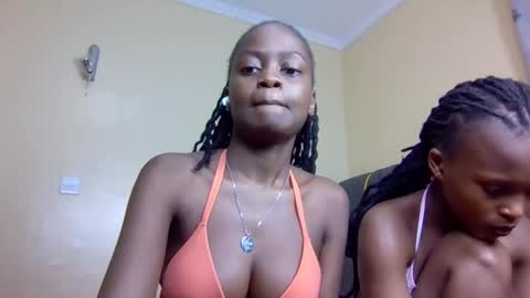 Snapshot of mona_luv1 chatting on October 20, 12:05 pm Mona online show from October 20, 12:05 pm