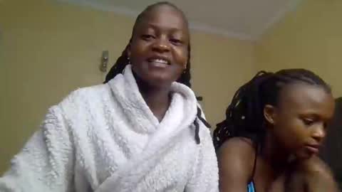 Snapshot of mona_luv1 chatting on October 22, 8:58 am Mona online show from October 22, 8:58 am