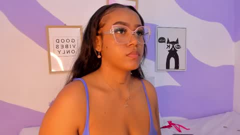 MONAAXXX online show from March 5, 3:40 pm