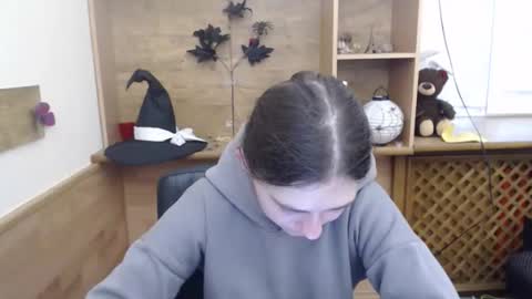 monakali online show from December 1, 7:35 am