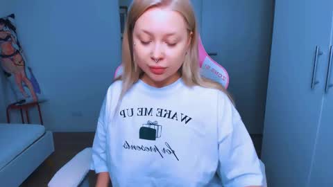   online show from December 5, 9:50 am