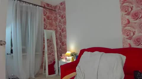 Snapshot of monasteel chatting on December 18, 7:36 am Monica online show from December 18, 7:36 am