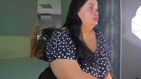 Snapshot of monasteel chatting on June 25, 12:31 pm Monica online show from June 25, 12:31 pm
