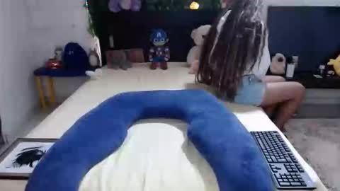 Snapshot of moneybeast chatting on March 19, 1:53 am moneybeast online show from March 19, 1:53 am