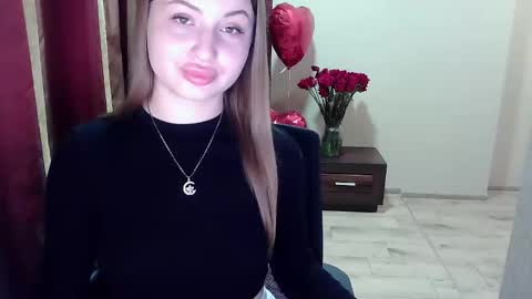 monica_211 online show from May 12, 8:28 pm