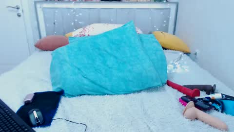 Snapshot of monica_lizz chatting on March 4, 6:47 am lizzi online show from March 4, 6:47 am