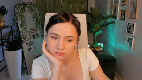 monica online show from April 4, 11:46 pm