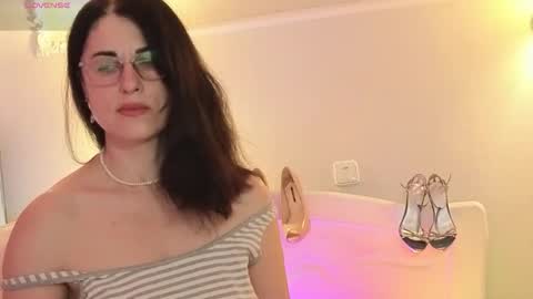 monicaluxxx online show from April 12, 4:50 am