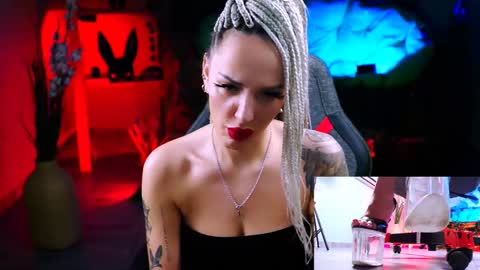 Snapshot of monicamaxwel chatting on February 25, 11:41 am Monika online show from February 25, 11:41 am