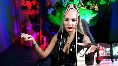 Snapshot of monicamaxwel chatting on October 14, 11:11 am Monika online show from October 14, 11:11 am