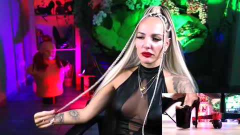 Snapshot of monicamaxwel chatting on October 16, 11:11 am Monika online show from October 16, 11:11 am