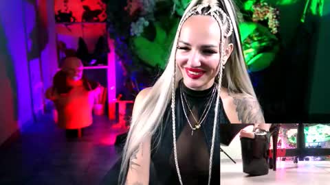 Snapshot of monicamaxwel chatting on October 18, 11:00 am Monika online show from October 18, 11:00 am