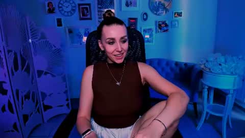 monicariley online show from June 10, 9:52 am