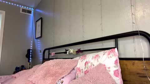 Monica online show from December 10, 5:17 am