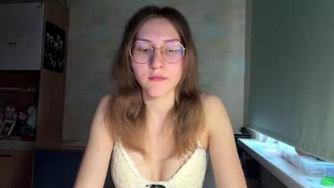 Mia online show from June 9, 4:29 pm
