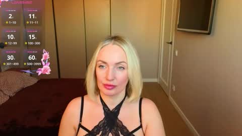 Snapshot of monikfoxy chatting on February 18, 4:41 am Monik online show from February 18, 4:41 am