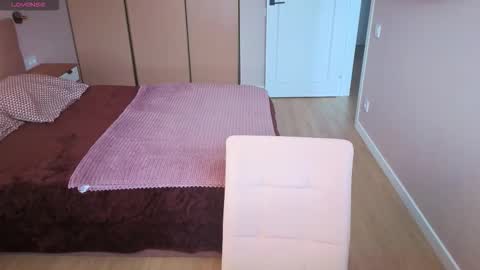 Snapshot of monikfoxy chatting on February 24, 4:10 am Monik online show from February 24, 4:10 am