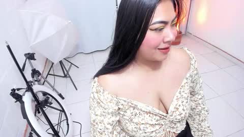 monikk__harrison online show from November 10, 9:52 am
