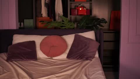 Moni online show from April 20, 4:04 am