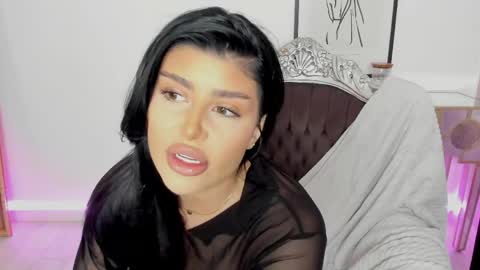 Snapshot of moniqueeass chatting on May 15, 7:37 am Alessia online show from May 15, 7:37 am