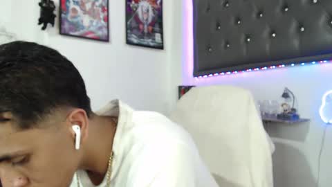 simon dice online show from March 4, 5:45 pm