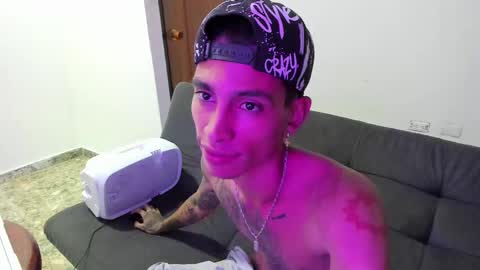 monkeyd_66 online show from January 9, 1:45 pm