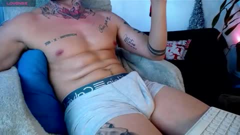 monnojones online show from December 7, 10:06 pm