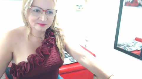 Snapshot of monserrat_diva chatting on November 25, 6:52 pm monserrat_diva online show from November 25, 6:52 pm