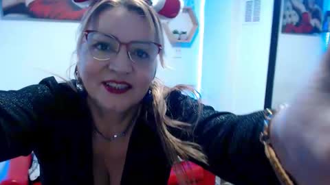 Snapshot of monserrat_diva chatting on December 13, 7:53 pm monserrat_diva online show from December 13, 7:53 pm