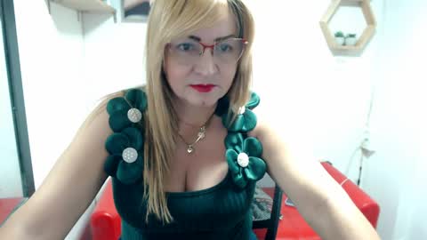 monserrat_diva online show from April 21, 9:50 pm