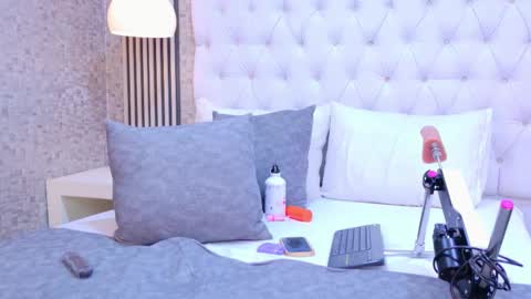 MonserratPeter online show from December 13, 10:15 pm