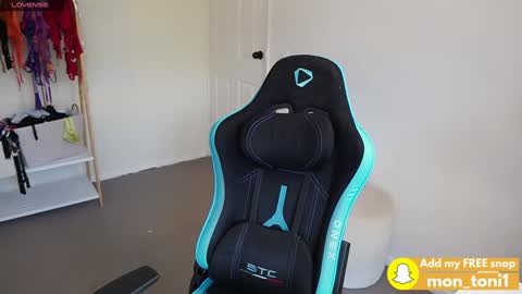 Snapshot of monslifex chatting on December 27, 2:25 am Mons life online show from December 27, 2:25 am