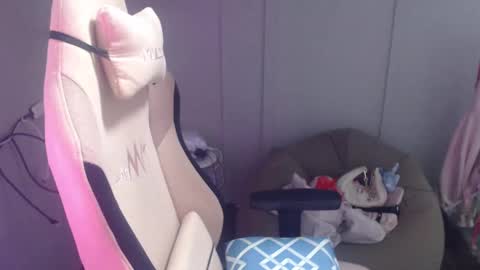 ELYSE A SIMPLE GIRL online show from January 12, 4:08 pm