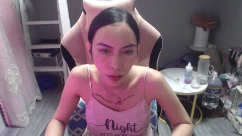 ELYSE A SIMPLE GIRL online show from October 28, 9:57 am