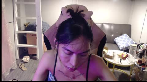 ELYSE A SIMPLE GIRL online show from April 23, 12:29 pm