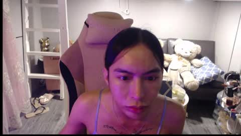 ELYSE A SIMPLE GIRL online show from April 24, 11:45 am