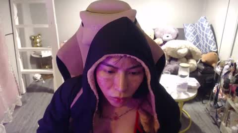 Snapshot of monstercockselfsuck chatting on April 29, 4:44 pm ELYSE A SIMPLE GIRL online show from April 29, 4:44 pm