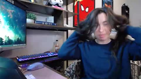 Snapshot of monstrumologist chatting on December 4, 1:15 am Lydia Mooney online show from December 4, 1:15 am