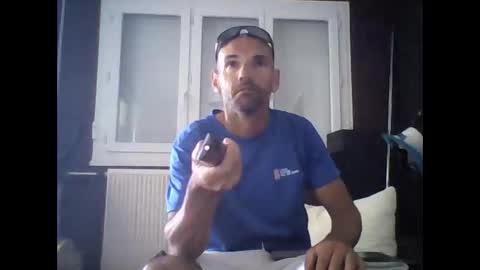 Snapshot of montmasse chatting on April 25, 10:51 am montmasse online show from April 25, 10:51 am