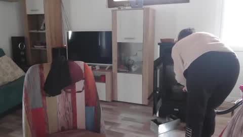 Monse online show from February 12, 8:27 am