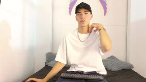 Snapshot of monyel_blake chatting on June 24, 12:26 pm online show from June 24, 12:26 pm