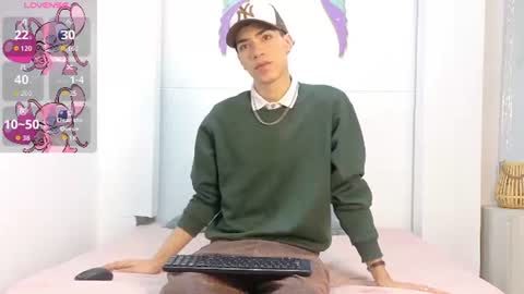 Snapshot of monyel_blake chatting on July 1, 11:34 am online show from July 1, 11:34 am