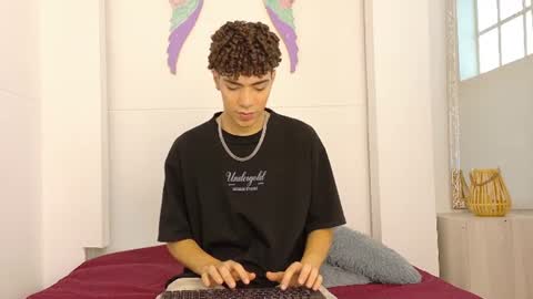 Snapshot of monyel_blake chatting on July 6, 11:40 am online show from July 6, 11:40 am