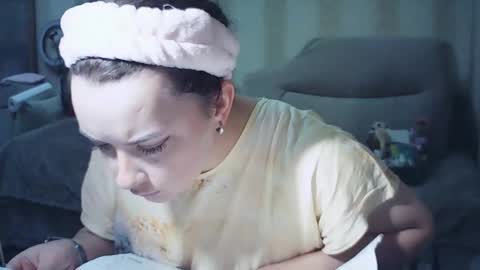 moodiemira online show from September 29, 4:01 pm